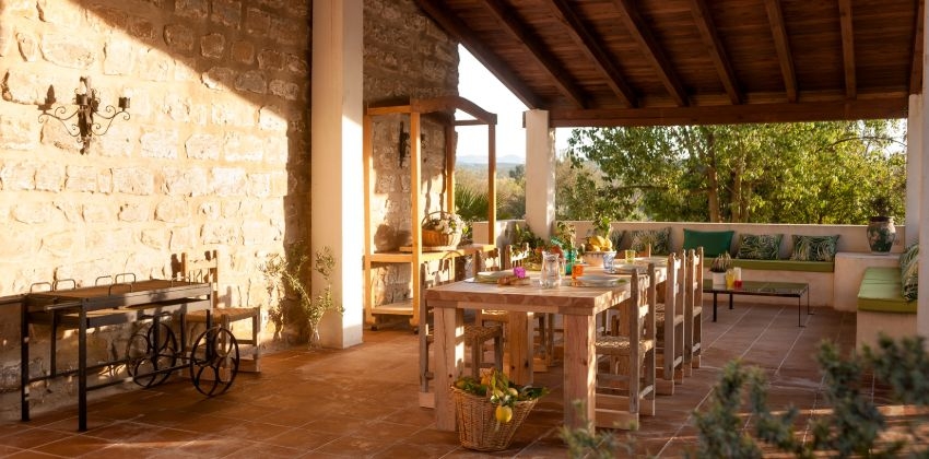 Top 5 hoteles con jardín o terraza para disfrutar este verano