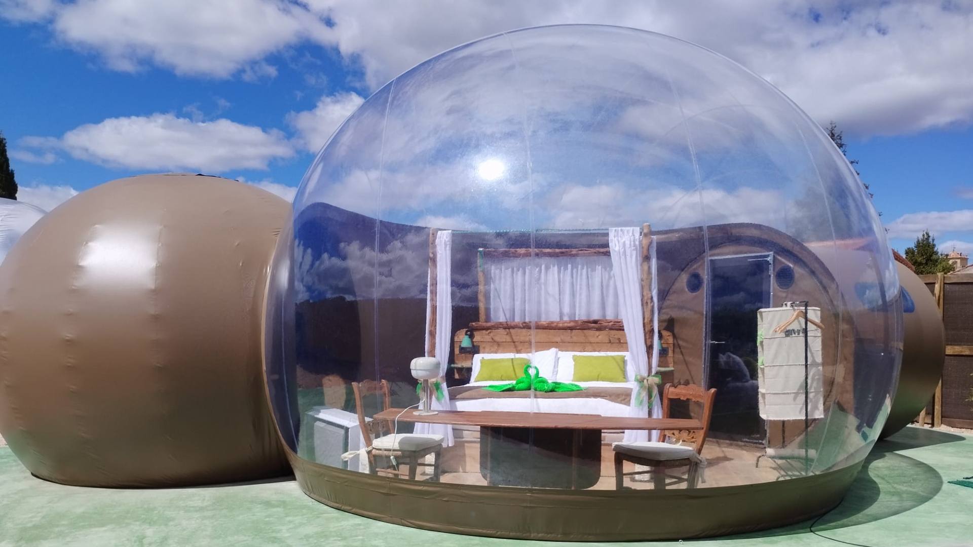 Cosmoveros - Hotel Burbuja