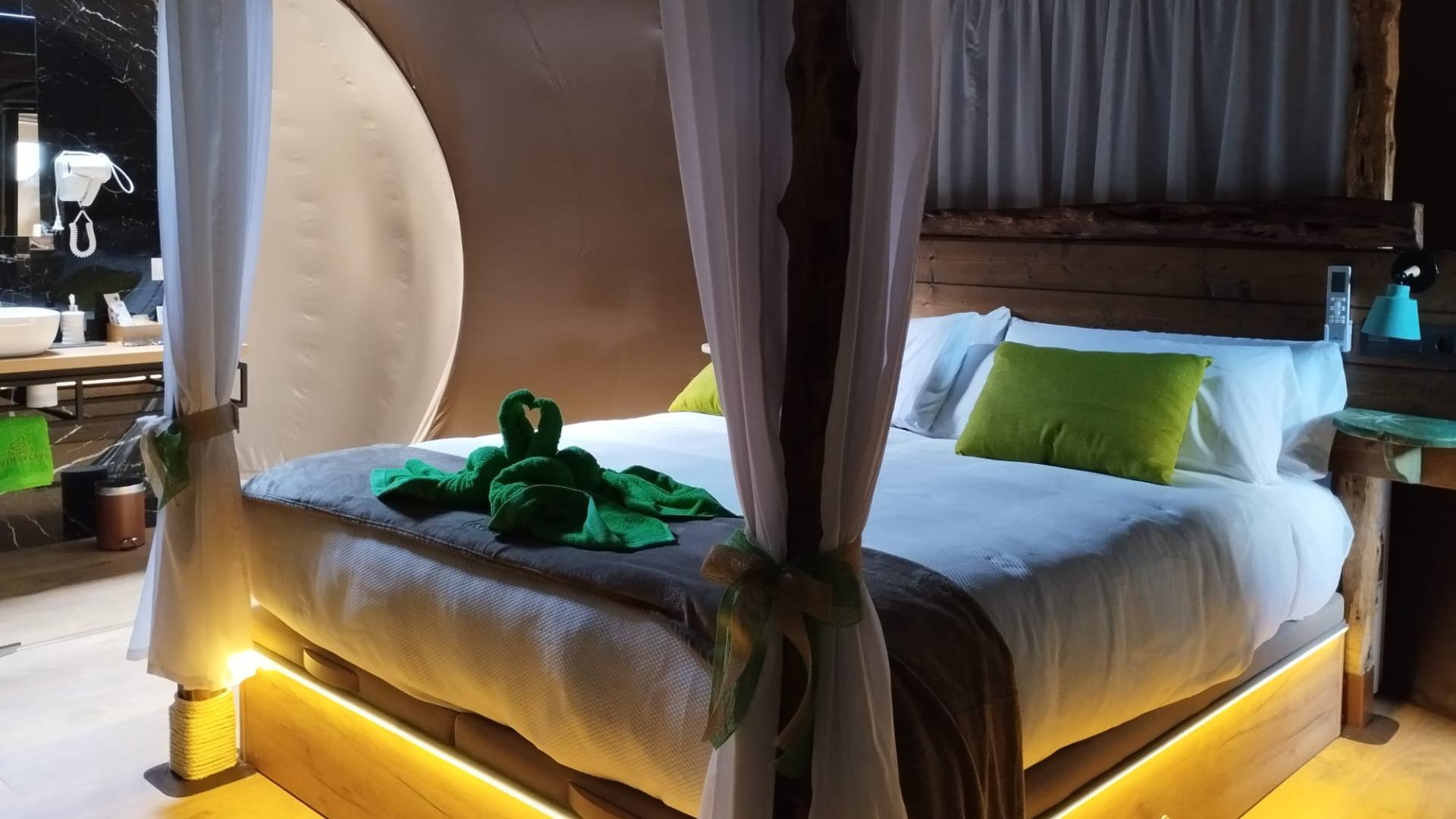 Cosmoveros - Hotel Burbuja