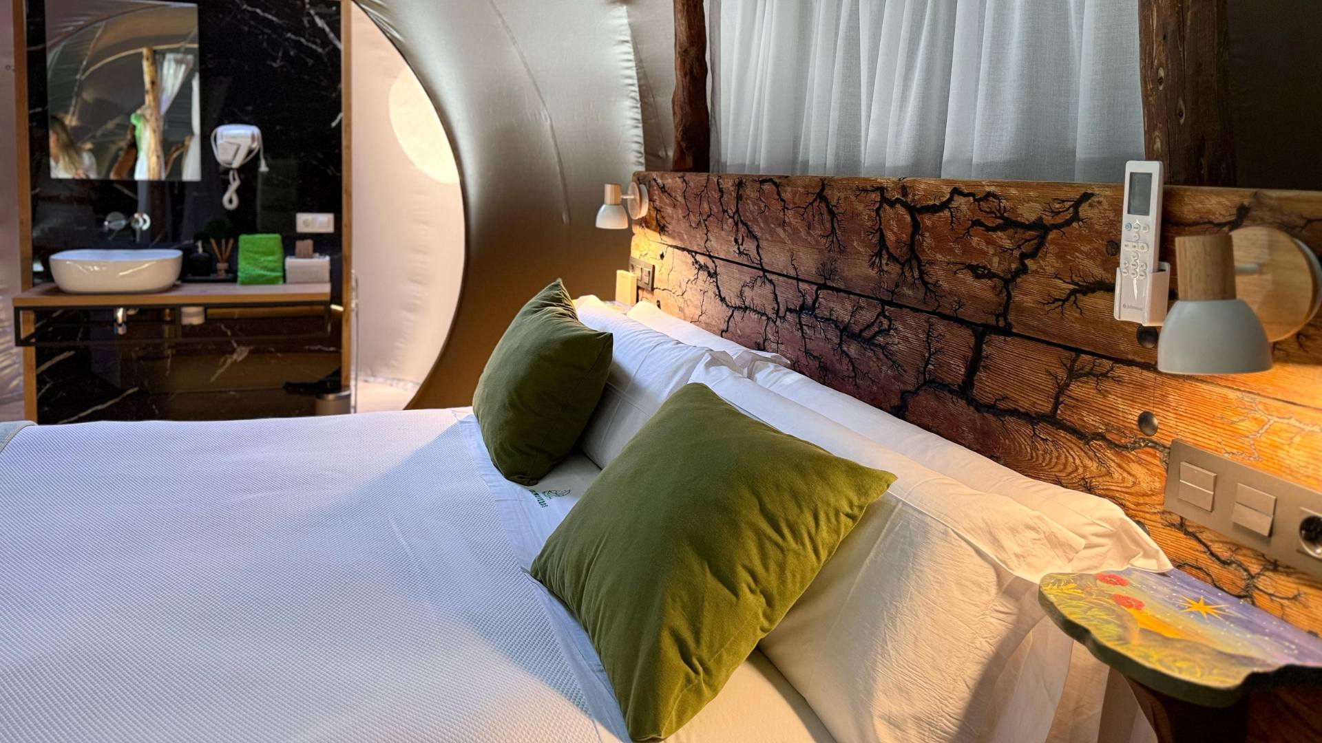 Cosmoveros - Hotel Burbuja