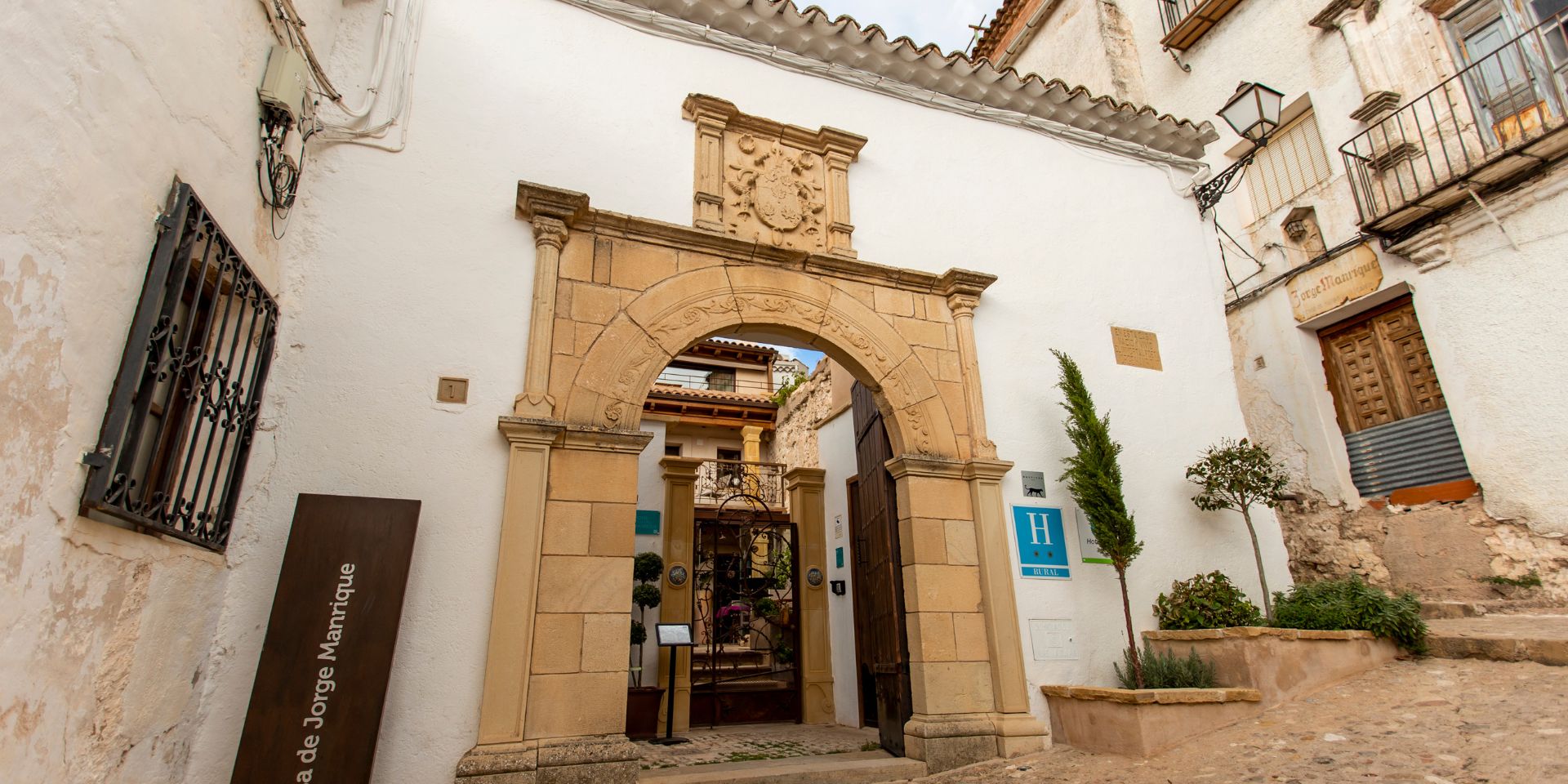 Hotel Poeta Jorge Manrique